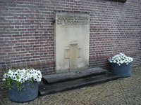 Foto van gedenksteen bij de Oude Kerk