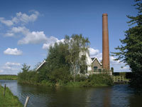 Foto van het "Puttergemaal" van de polder Arkemheen, Arlersteeg 30-32